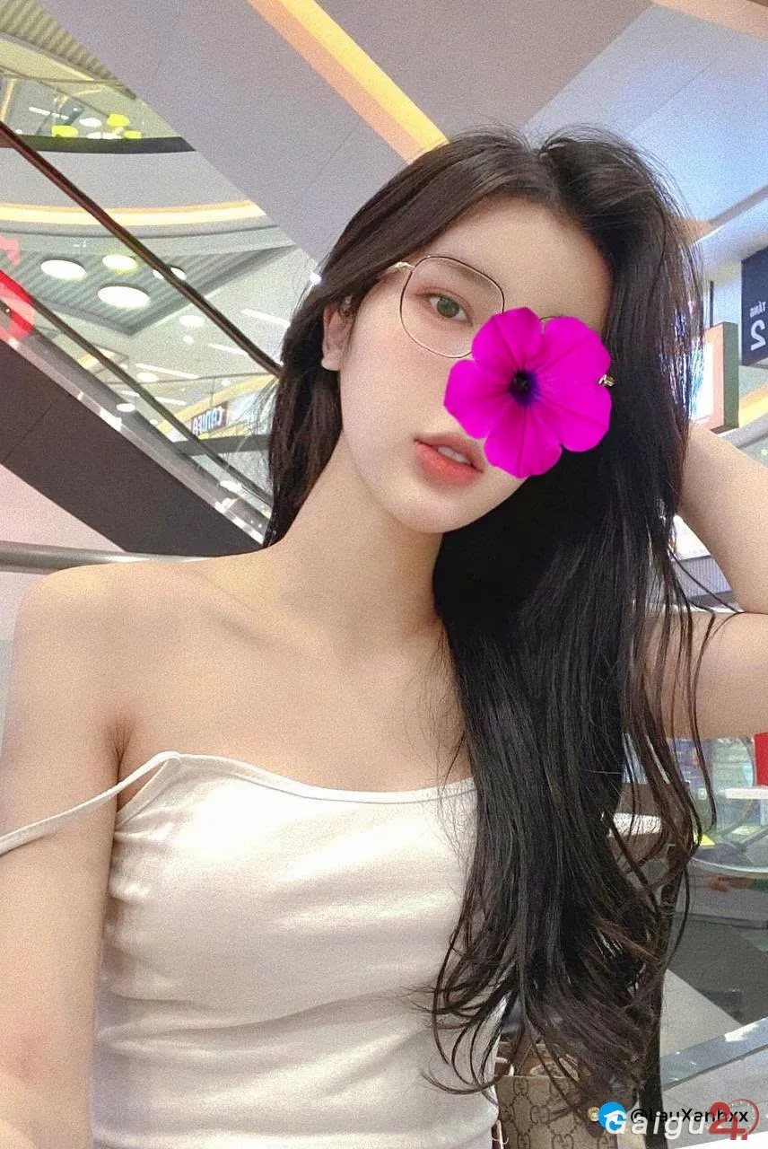 HOT GIRL LY LY BABY_ CHÂN DÀI 1M7_MẶT XINH NHƯ THIÊN THẦN CHUẨN DÁNG SIÊU MẪU