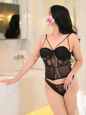 Lan Anh - Vú To, Dáng Tạm, Chơi Tình Cảm