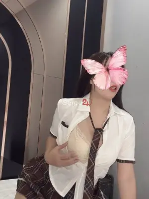 Khánh Ngân 2K3 - Em hàng đáng yêu, mặt cực xinh