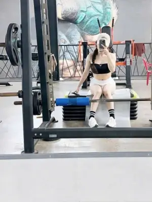 Ngọc Vy_ Gương mặt kute, body nóng bỏng