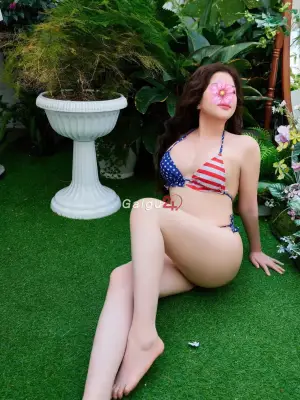 ? Ngọc Trinh ? Duyên Dáng - Da Trắng - Đam Mê Với Nghề ?