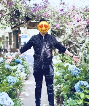 Phi công trẻ 2K Cao ráo sạch sẽ , có *** Khủng đang khó khăn cần nhờ chị em giúp đỡ !!! Ảnh thật Video thật 100% ✅? nó 0️⃣ với Ảnh ảo check từ ảnh vs video khi gặp nếu ??? Real như ảnh mới vào việc ạ ??