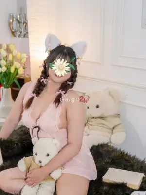 Phương Thảo - em hàng vú to mông bự non tơ mới đi làm