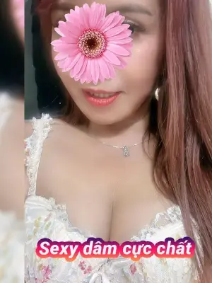 Gái non Tiểu Thúy_ Mặt học sinh, body nóng bỏng