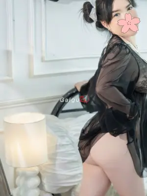 Như Ý – Vú bự, làm tình rẻ bèo, chiều khách hết nấc