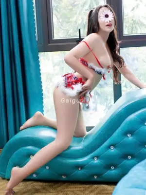 Diệp Anh beat dâm vú khủng lần đầu lên sóng