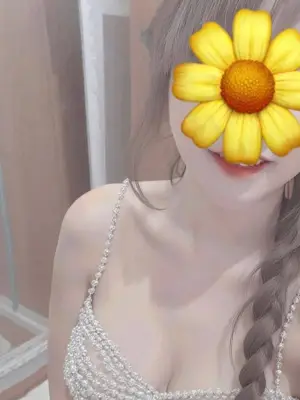 NGÂN LINH , XINH ĐẸP LẦN ĐẦU TIÊN XUẤT HIỆN