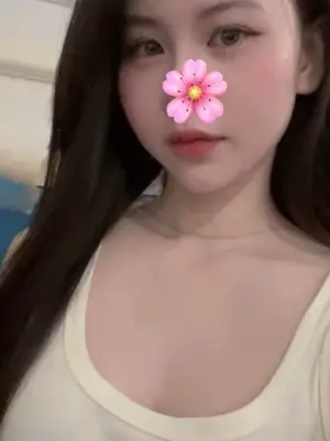 Trang xinh 2k3  Mông to mặt xinh