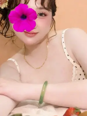 KHÁNH THƯ XINH XẮN DỄ THƯƠNG VÚ CĂNG