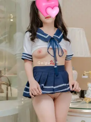 UYỂN NHI - Phục Vụ Khách Ân Cần, Chu Đáo