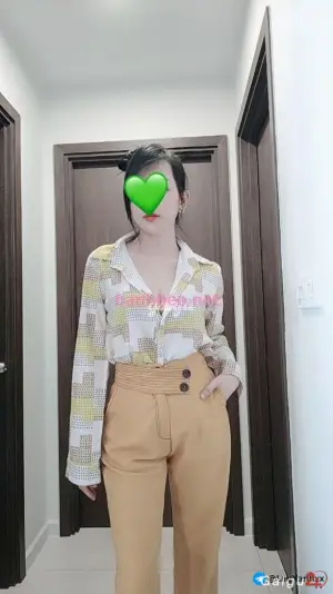 Hot girl Quỳnh  Hương da trắng mặt xinh tình cảm vào đời.