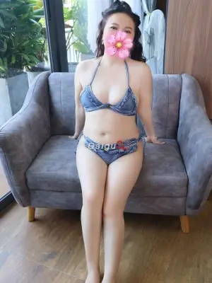 BÍCH NGÂN - Em tình cảm, yêu chiều khách